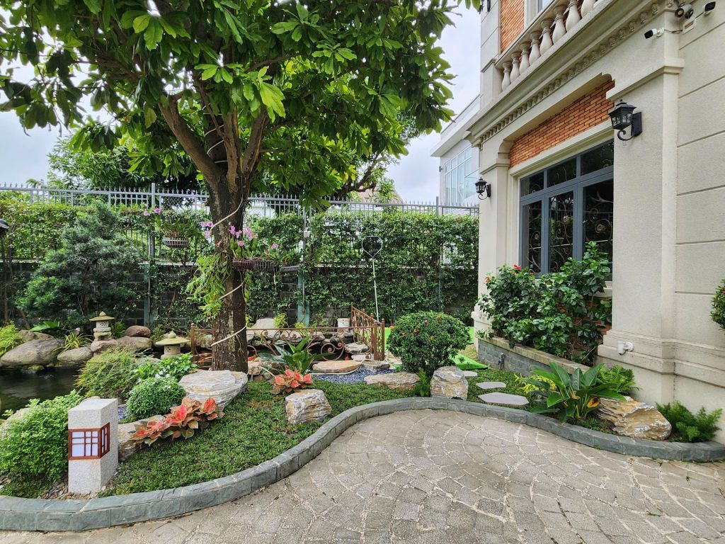 thiết kế sân vườn biệt thự
