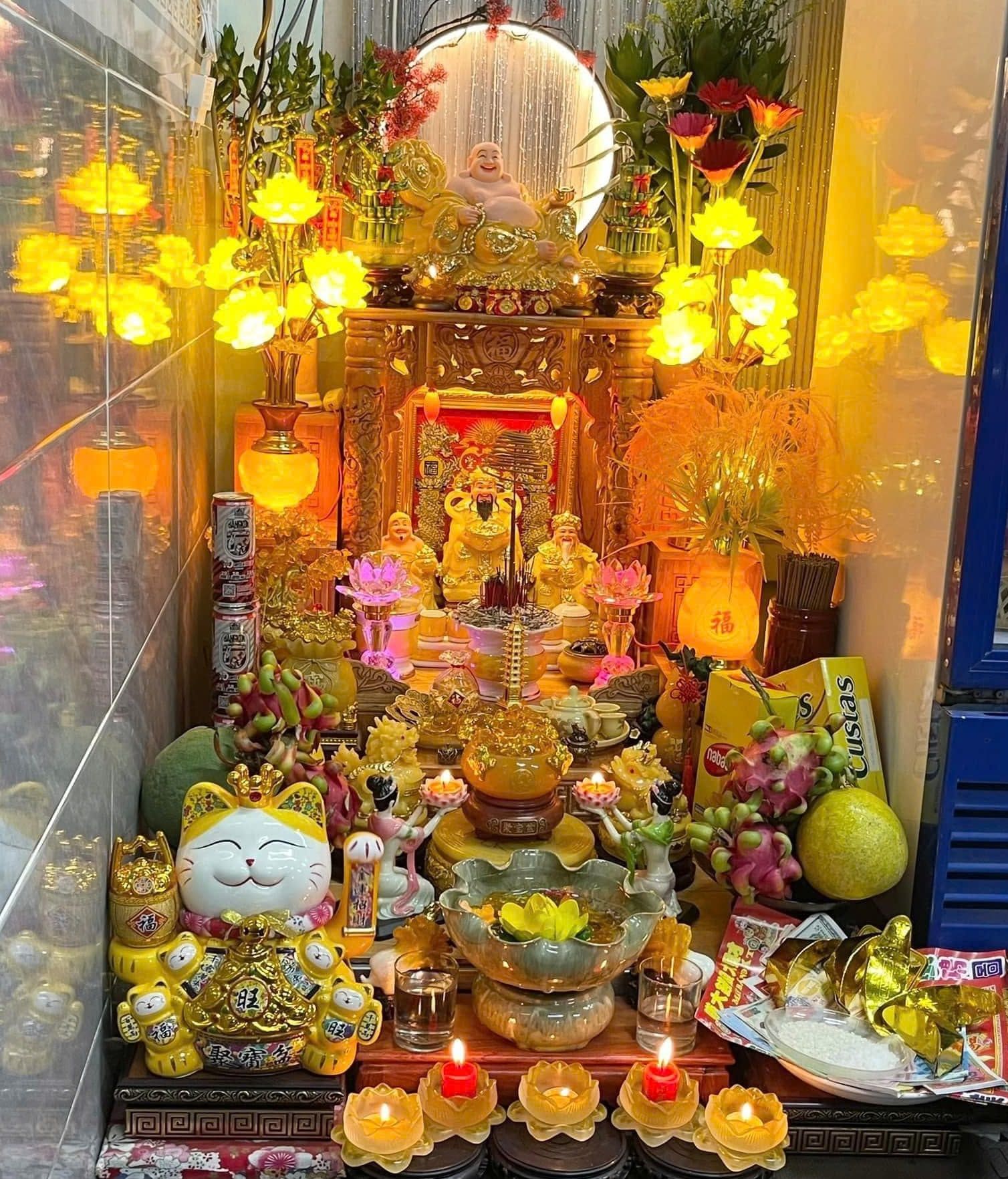 bàn thờ ông địa thần tài